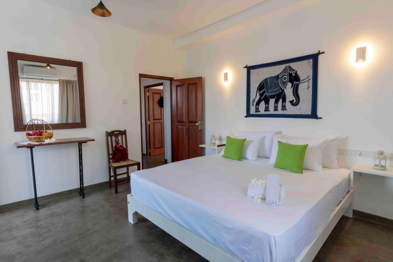 Brixia Cafe&Guest Bed and Breakfast Galle Eksteriør billede