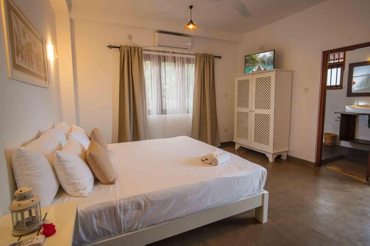 Brixia Cafe&Guest Bed and Breakfast Galle Eksteriør billede