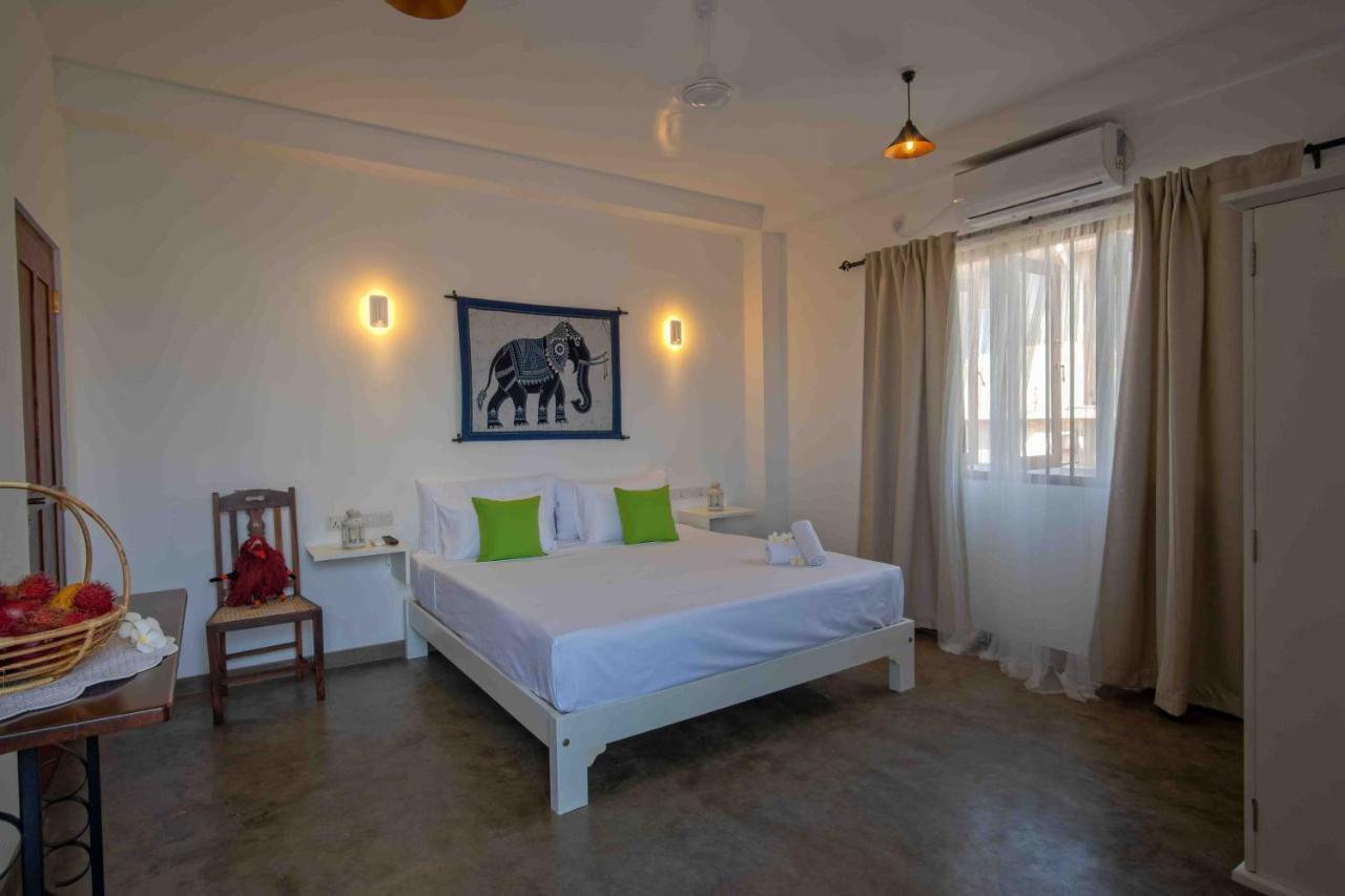Brixia Cafe&Guest Bed and Breakfast Galle Eksteriør billede